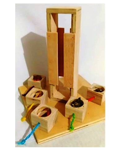 Comedero Torre Interactiva para Alimento de Conejos